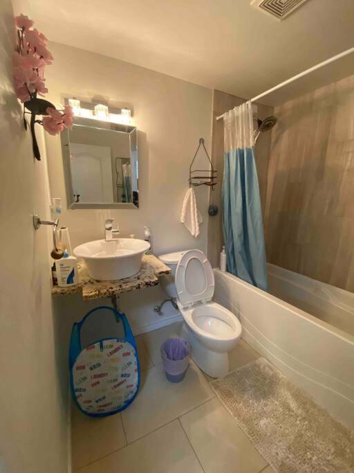 Beautiful Two Bedroom Apartment. YYC Exterior foto